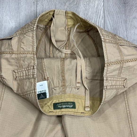 Women’s Eddie Bauer 10 Medium Shorts Ripstop Chino Khakis Taupe Bermuda Twill - Picture 6 of 8